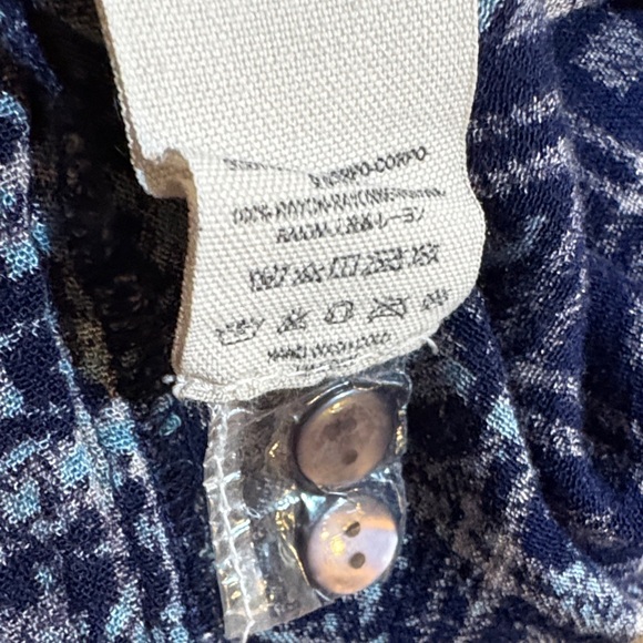 Free People Chic Blue and Black Geometric Button Down long sleeve Shirt medium - Picture 7 of 7